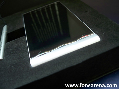 Sony Ericsson Satio (Idou) Photo Gallery